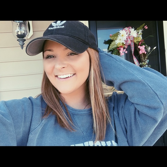 Meet your Posher, Caroline - Picture 1 of 1